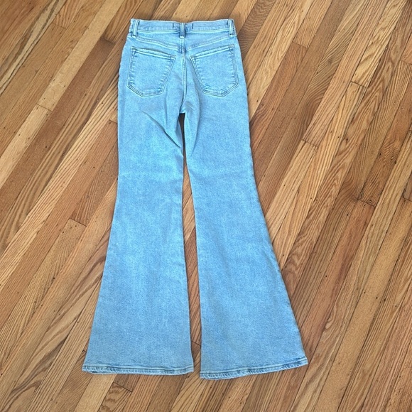 A&F Ultra High Rise Flare - Picture 2 of 4